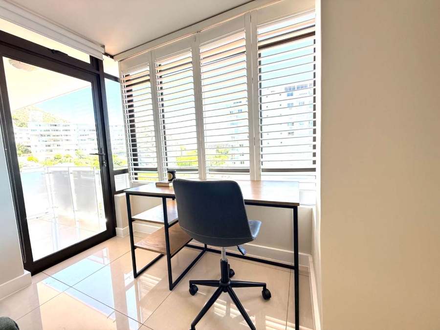 To Let 2 Bedroom Property for Rent in Green Point Western Cape